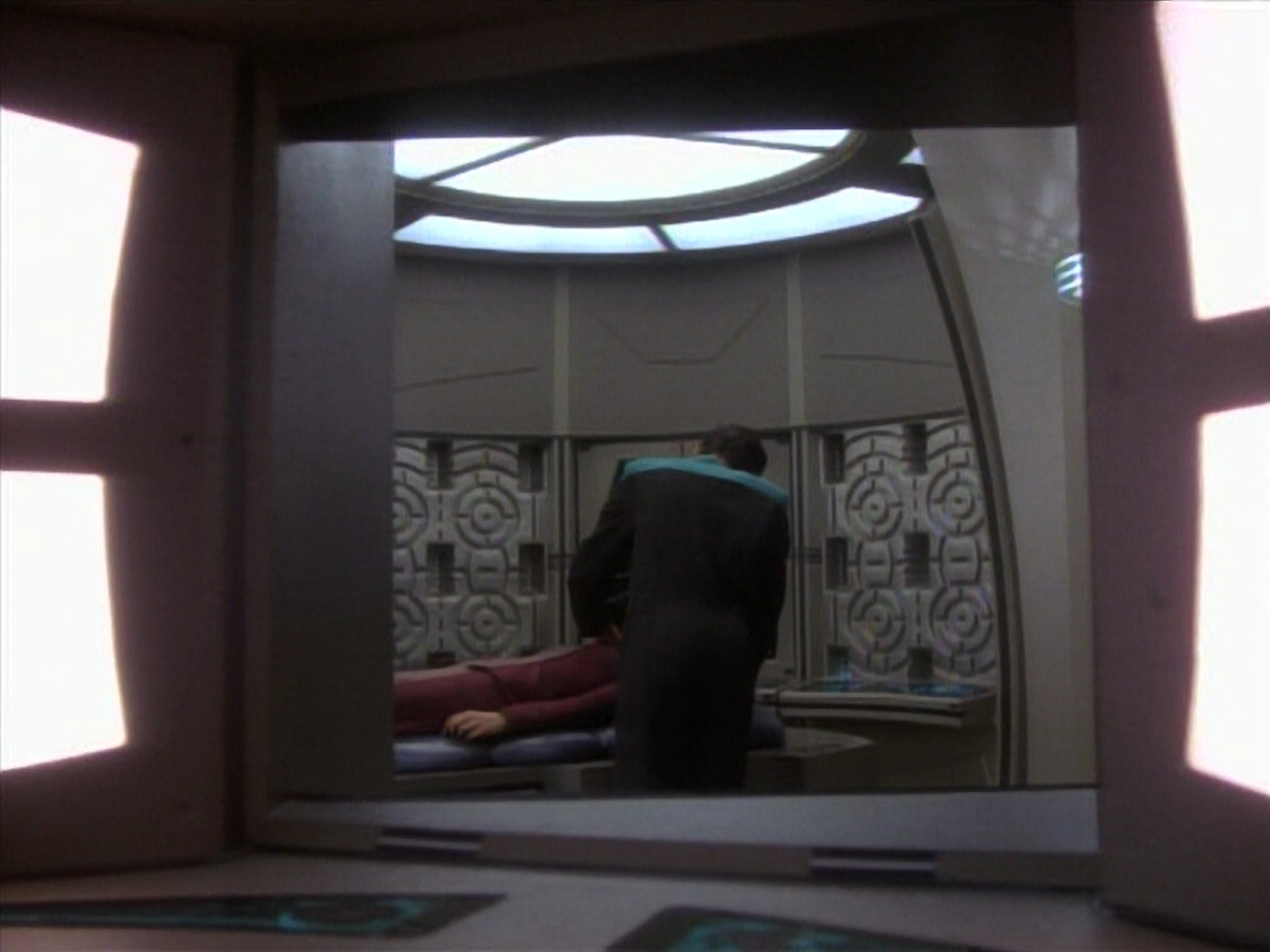 extant_StarTrekDS9_1x09-ThePassenger_00496.jpg