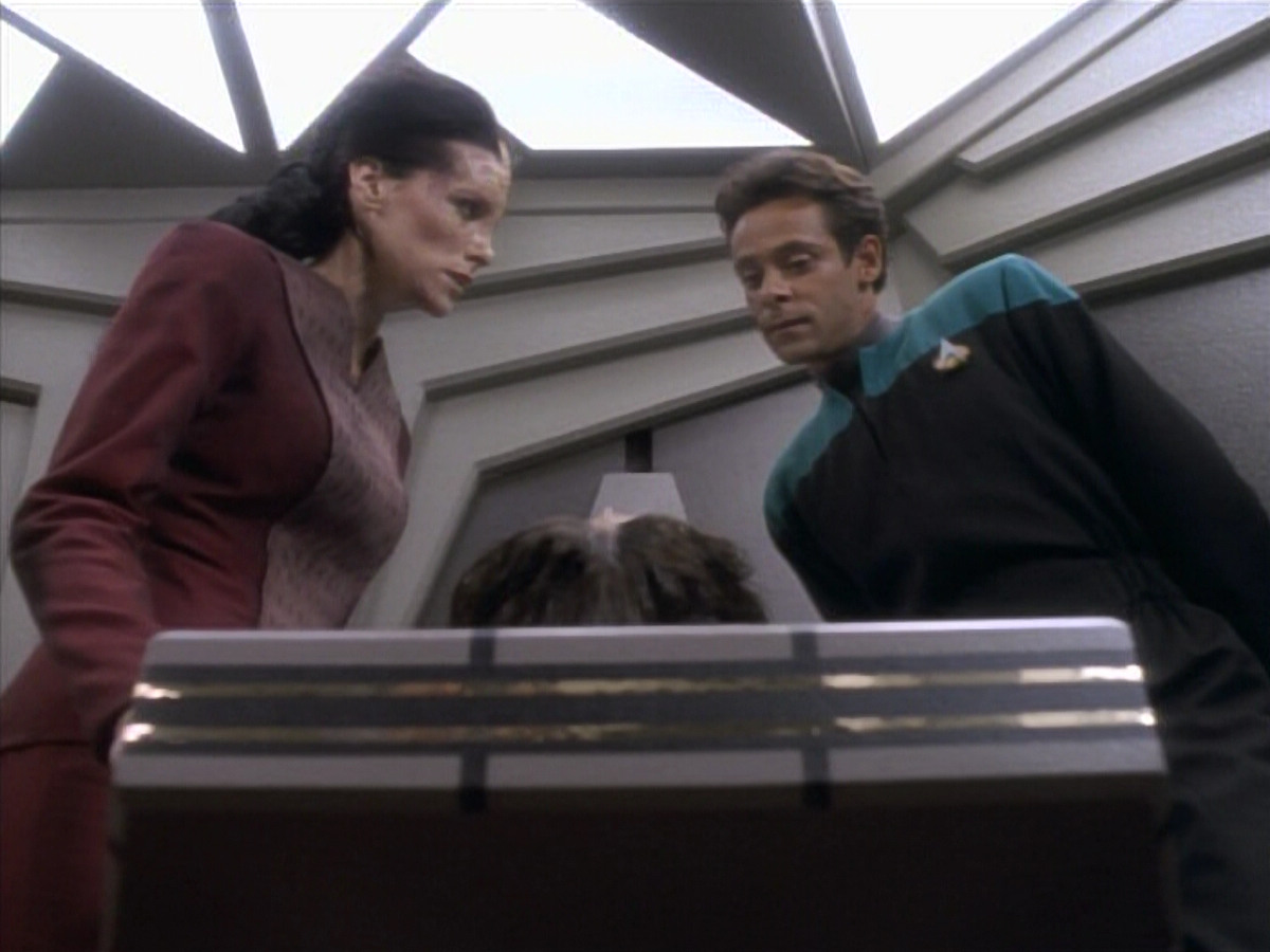 extant_StarTrekDS9_1x09-ThePassenger_00562.jpg