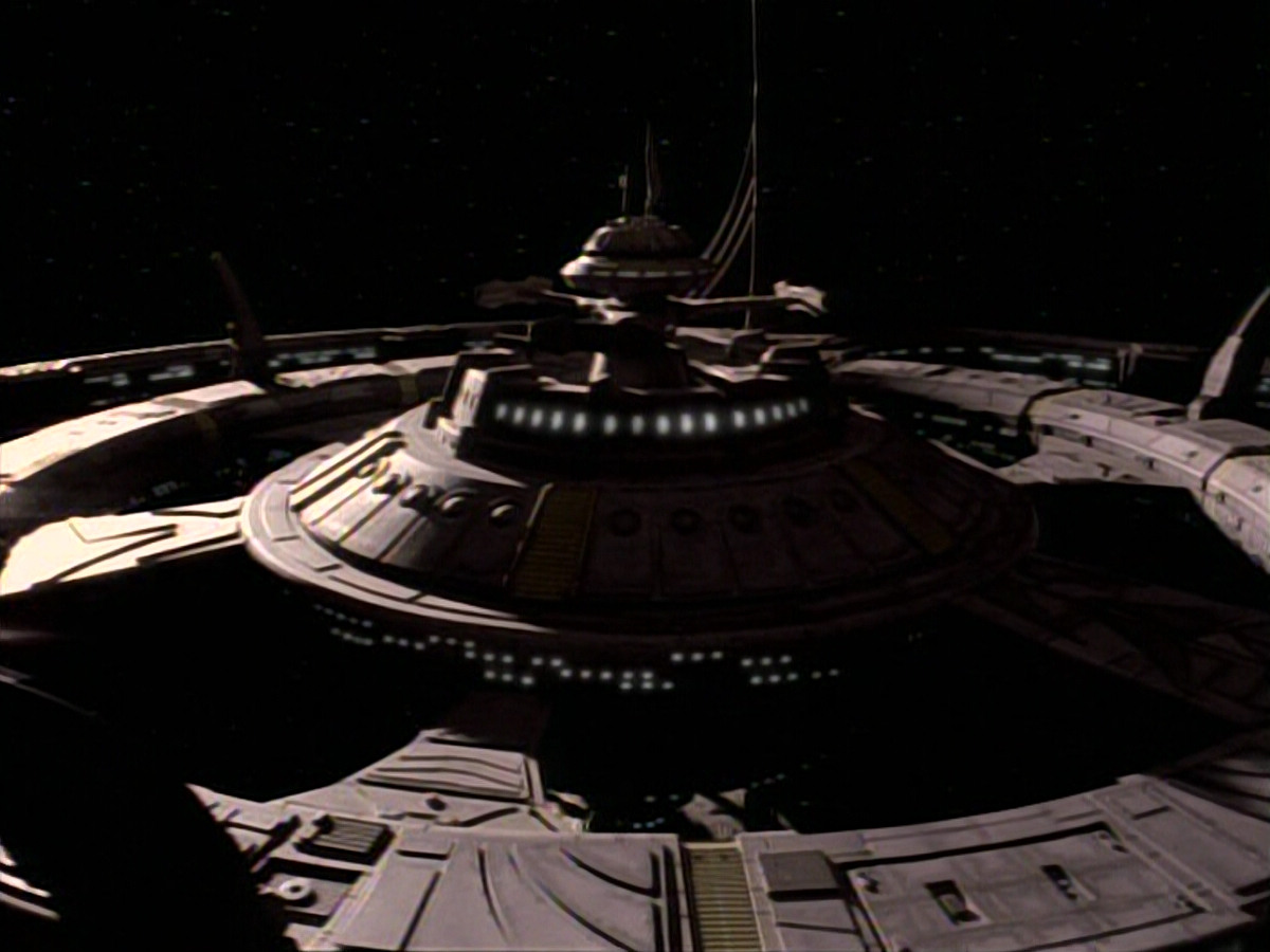 extant_StarTrekDS9_1x09-ThePassenger_01286.jpg