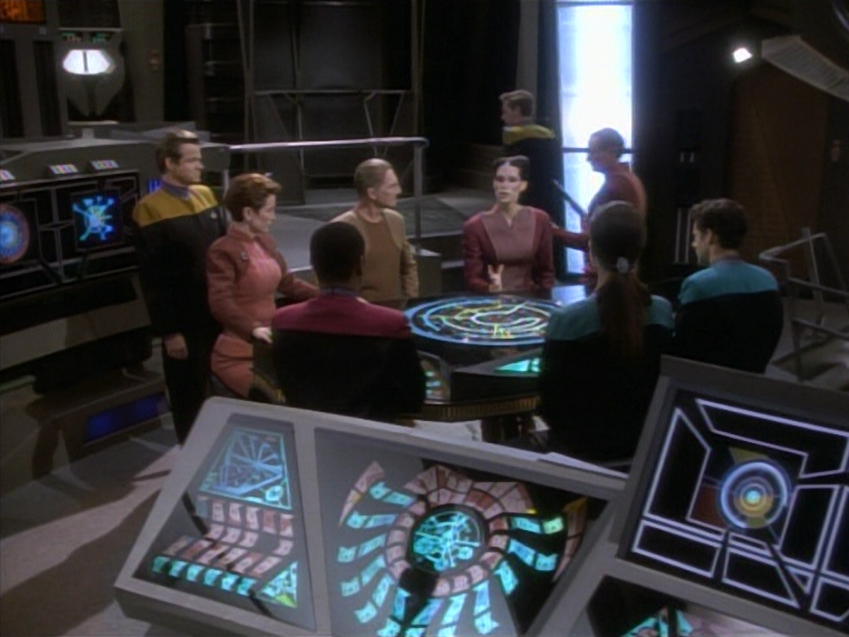 extant_StarTrekDS9_1x09-ThePassenger_01291.jpg