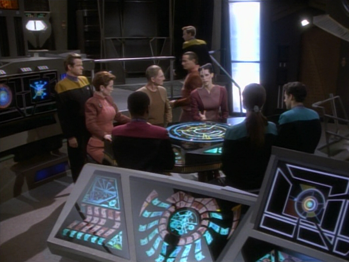 extant_StarTrekDS9_1x09-ThePassenger_01292.jpg