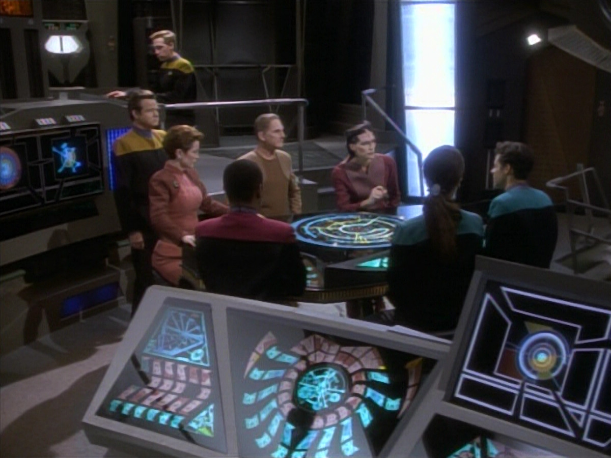 extant_StarTrekDS9_1x09-ThePassenger_01298.jpg