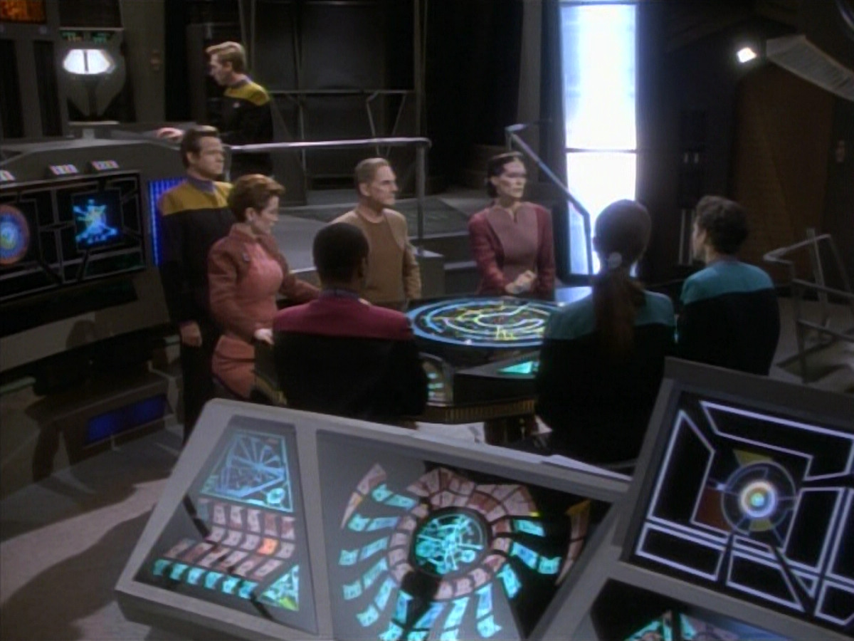 extant_StarTrekDS9_1x09-ThePassenger_01303.jpg