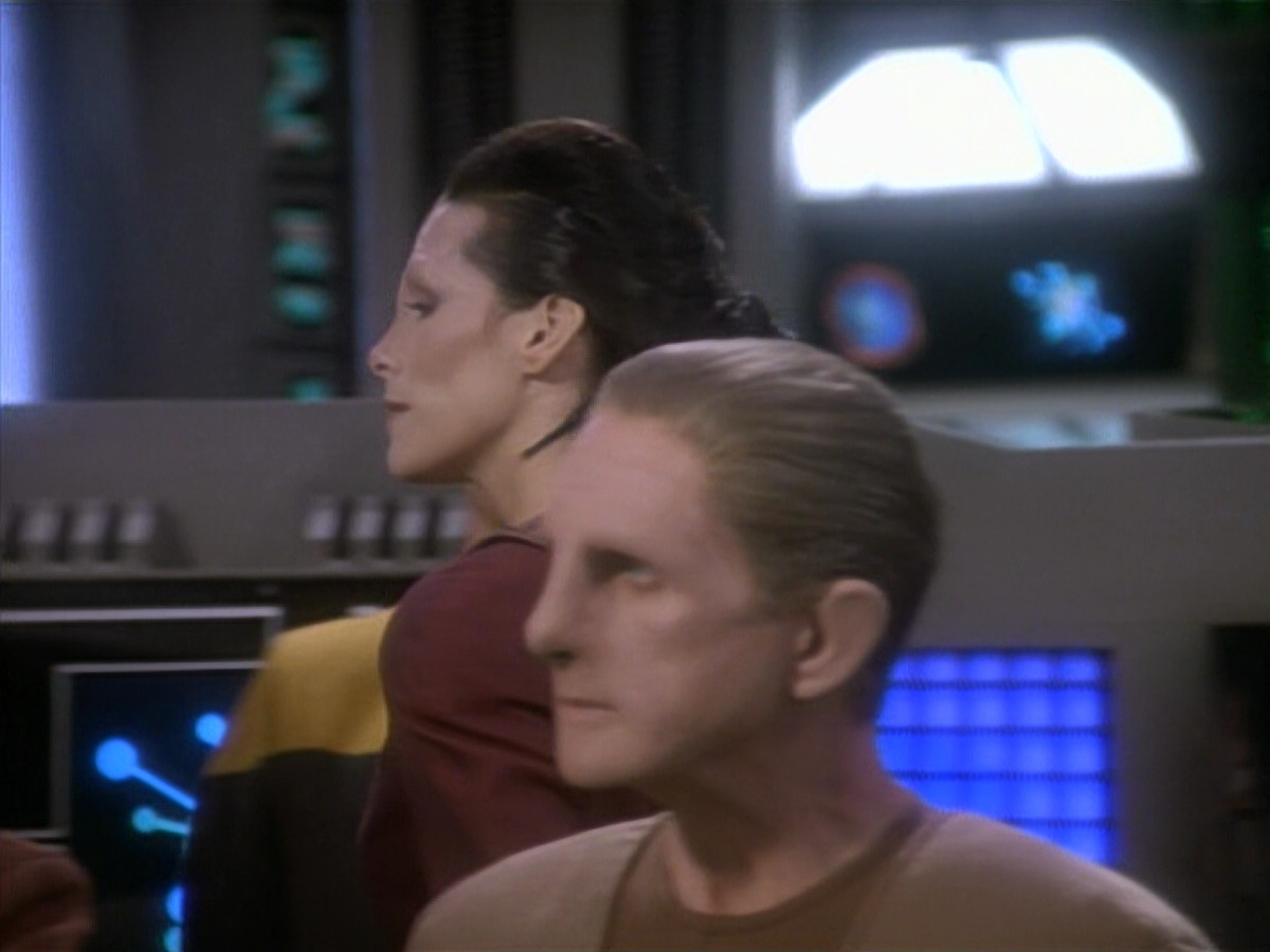 extant_StarTrekDS9_1x09-ThePassenger_01463.jpg