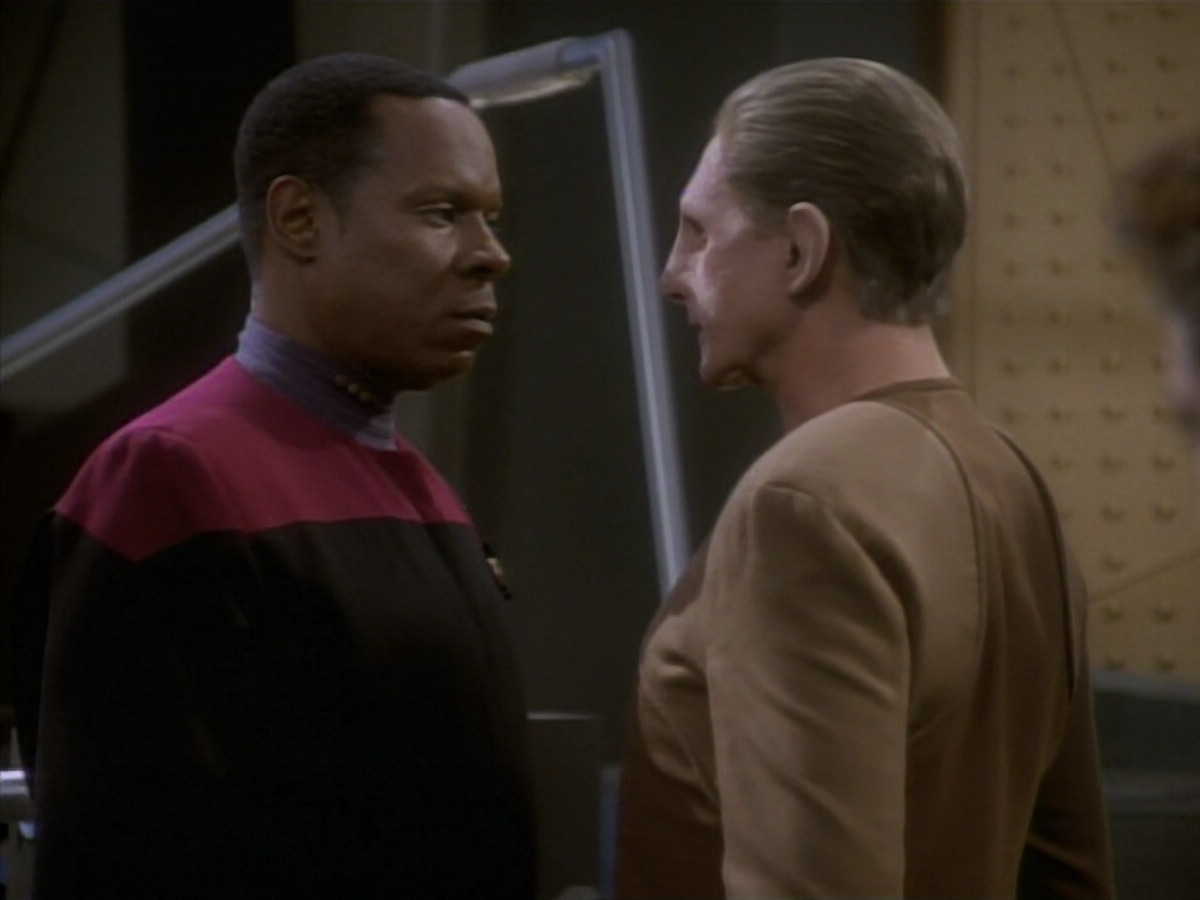 extant_StarTrekDS9_1x09-ThePassenger_01537.jpg