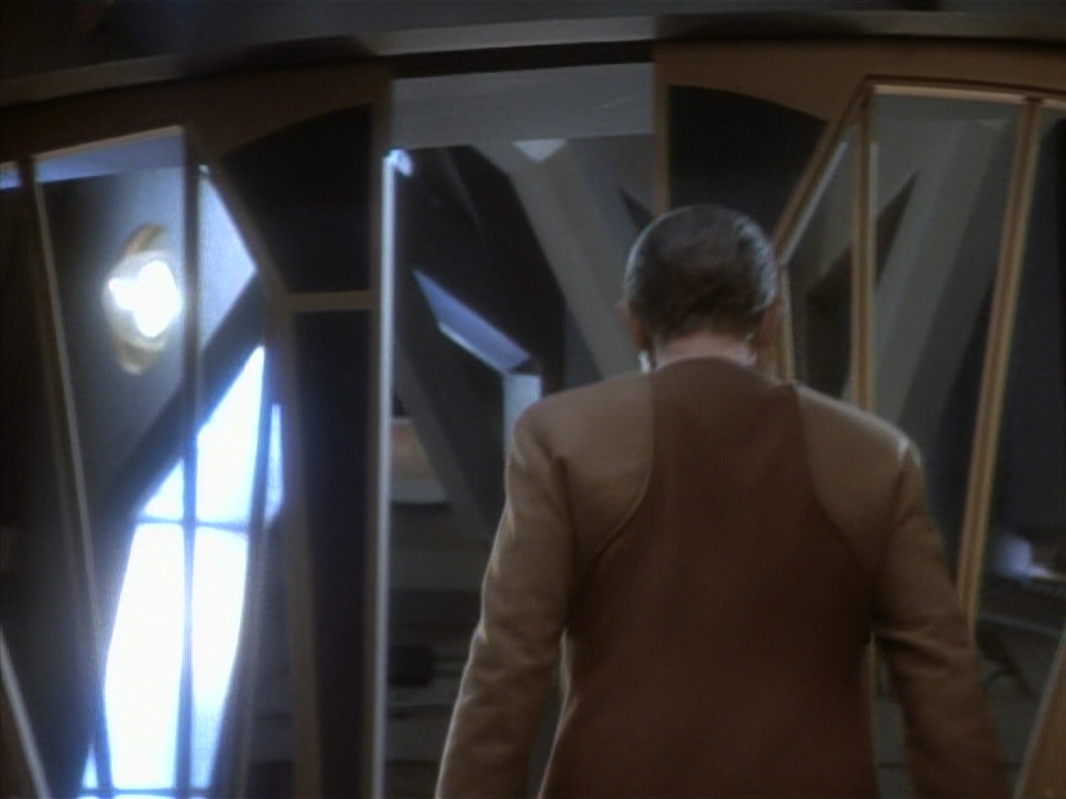 extant_StarTrekDS9_1x09-ThePassenger_01661.jpg