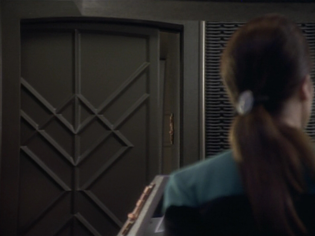 extant_StarTrekDS9_1x09-ThePassenger_01669.jpg