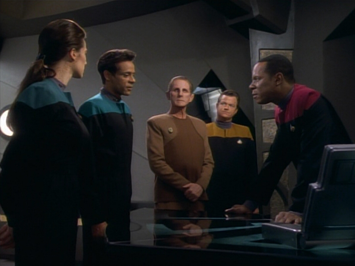 extant_StarTrekDS9_1x09-ThePassenger_02063.jpg