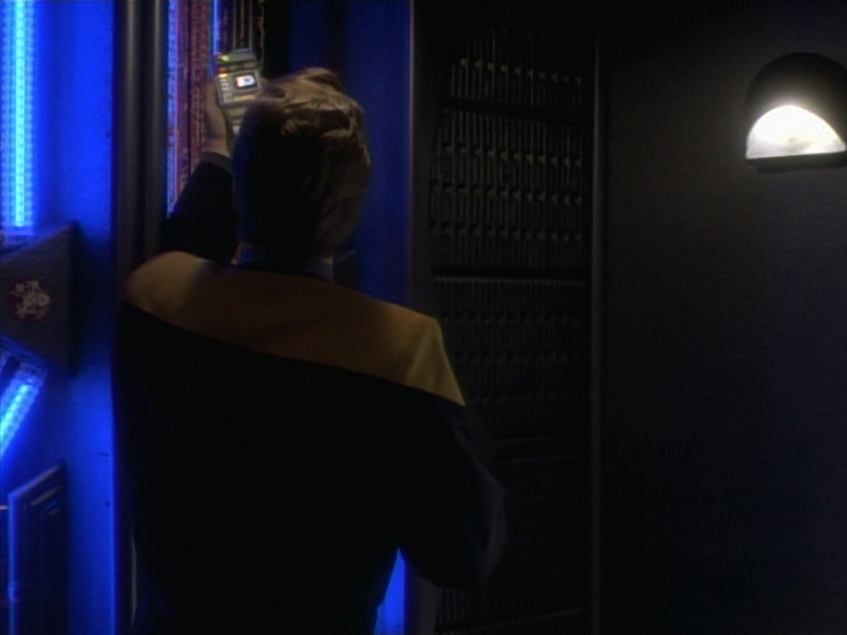 extant_StarTrekDS9_1x09-ThePassenger_02775.jpg
