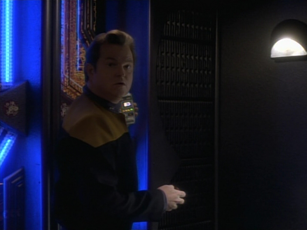 extant_StarTrekDS9_1x09-ThePassenger_02776.jpg