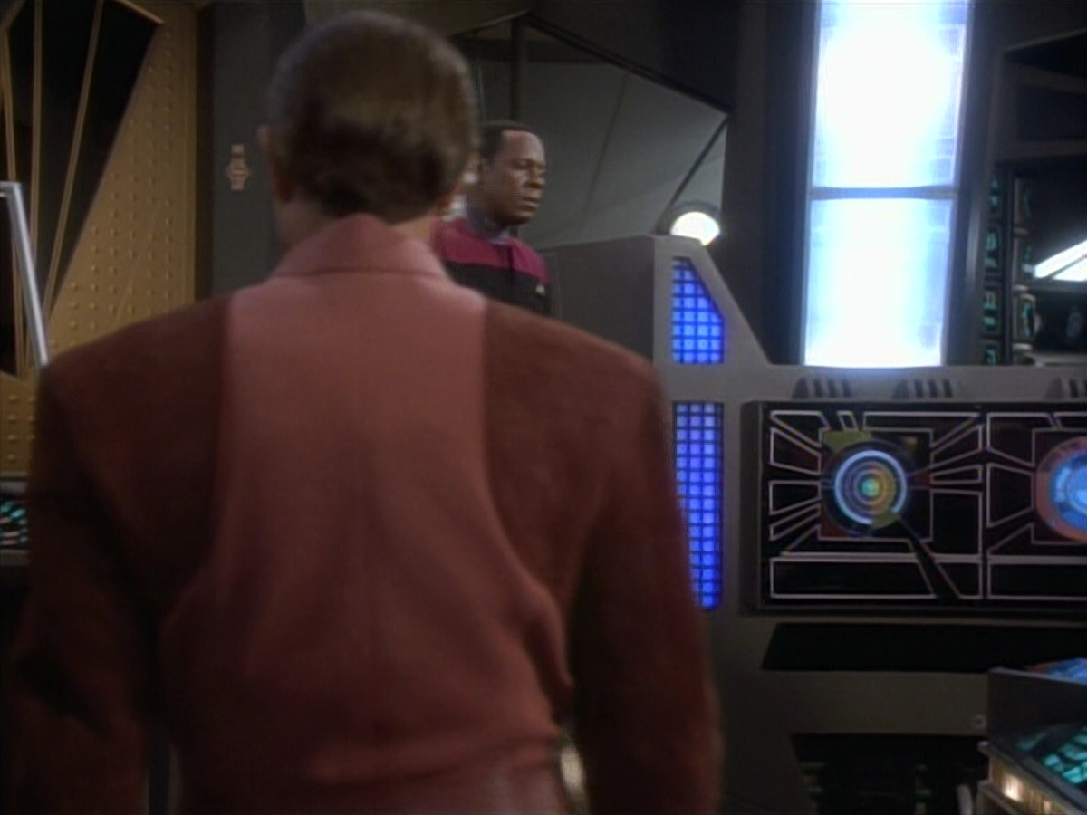 extant_StarTrekDS9_1x09-ThePassenger_02888.jpg