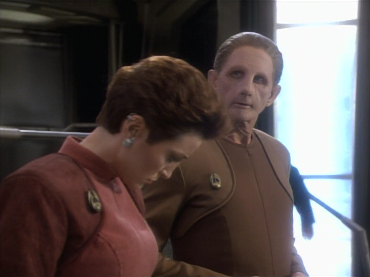 extant_StarTrekDS9_1x09-ThePassenger_02920.jpg