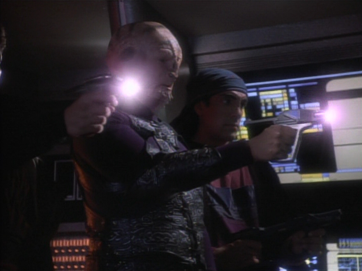 extant_StarTrekDS9_1x09-ThePassenger_03008.jpg