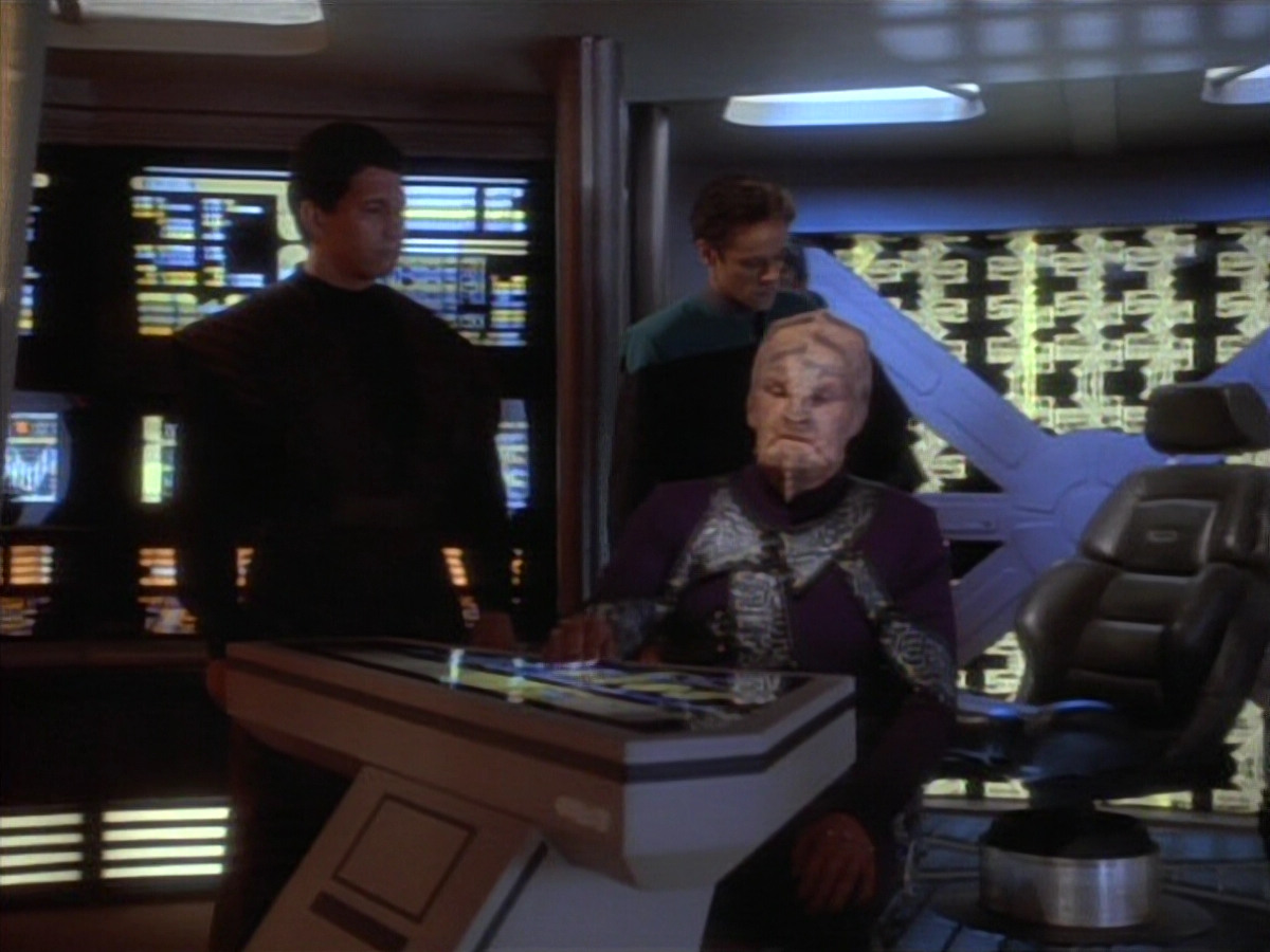 extant_StarTrekDS9_1x09-ThePassenger_03052.jpg