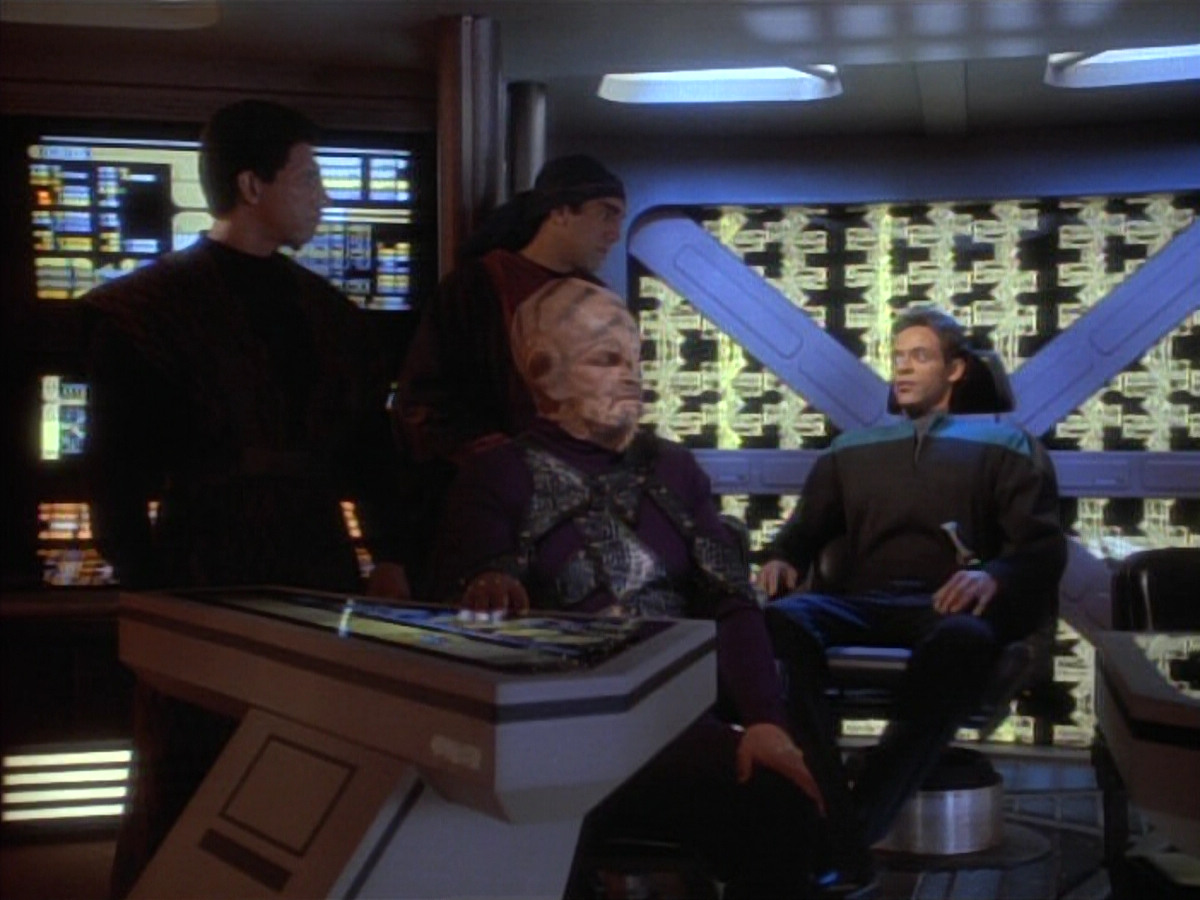 extant_StarTrekDS9_1x09-ThePassenger_03056.jpg