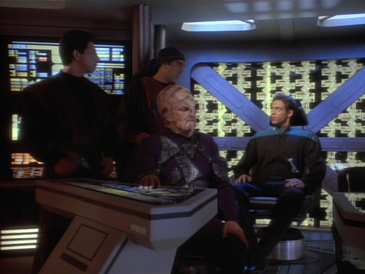 extant_StarTrekDS9_1x09-ThePassenger_03058.jpg