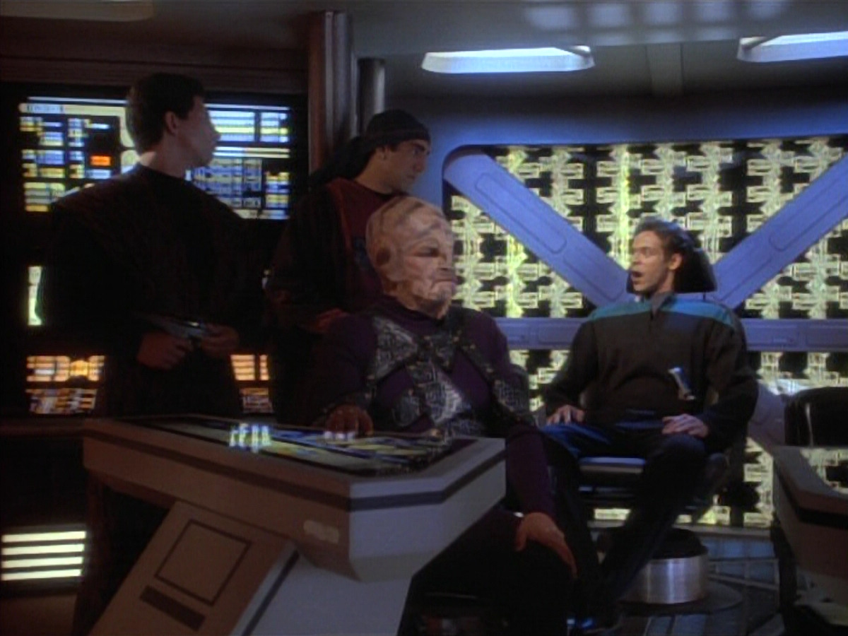 extant_StarTrekDS9_1x09-ThePassenger_03059.jpg
