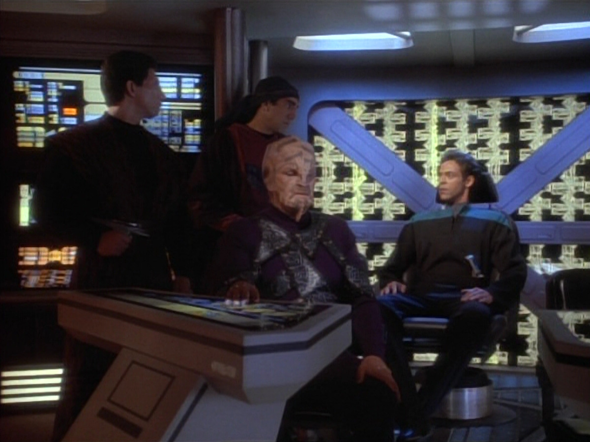 extant_StarTrekDS9_1x09-ThePassenger_03061.jpg