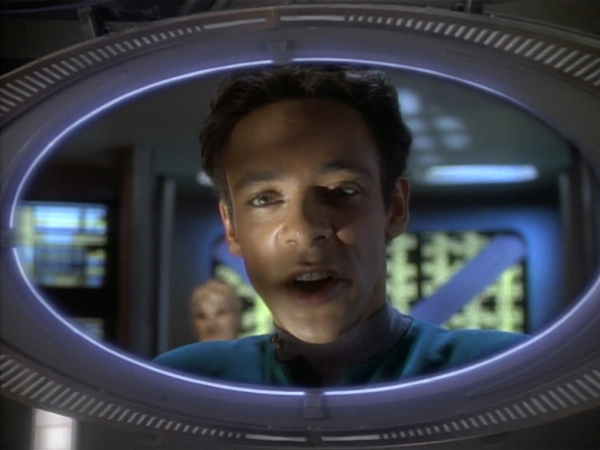extant_StarTrekDS9_1x09-ThePassenger_03244.jpg