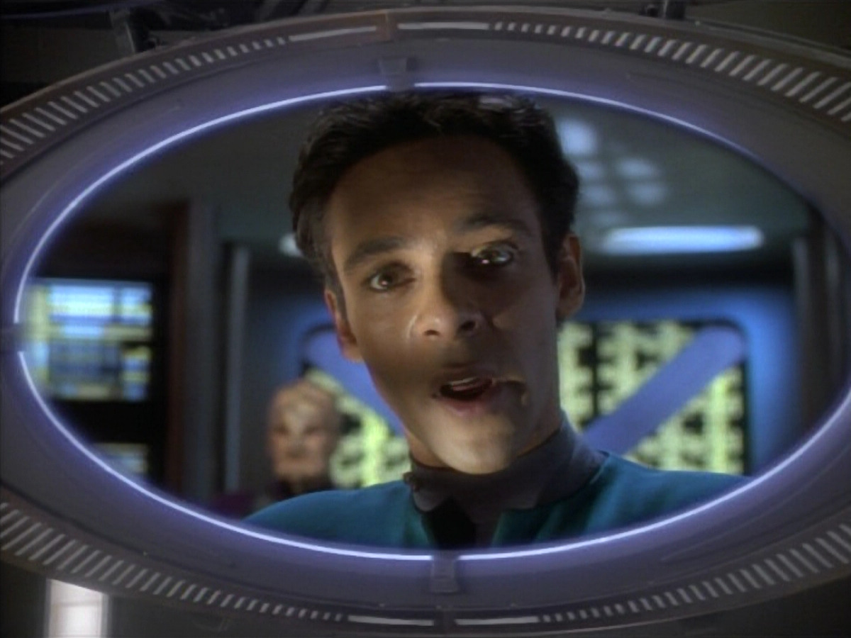 extant_StarTrekDS9_1x09-ThePassenger_03257.jpg