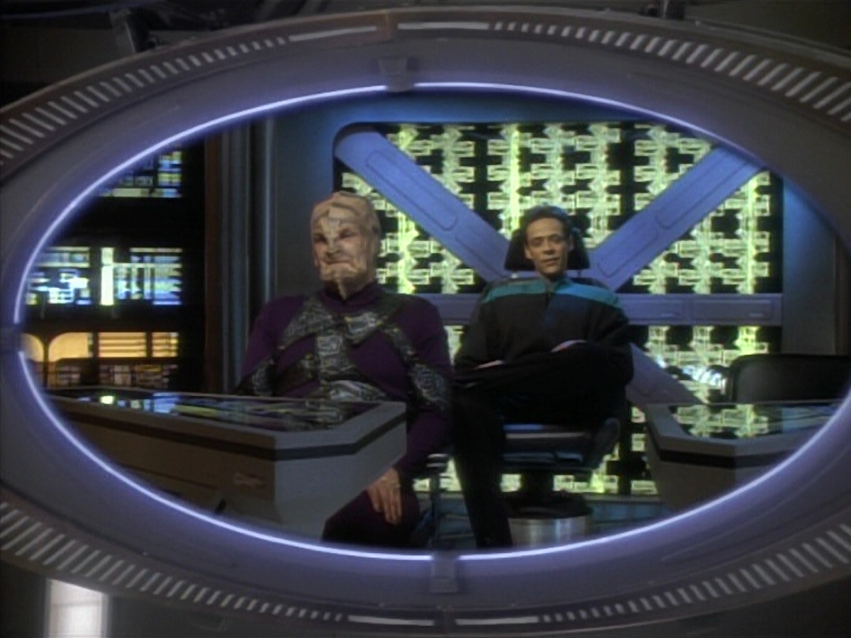 extant_StarTrekDS9_1x09-ThePassenger_03370.jpg