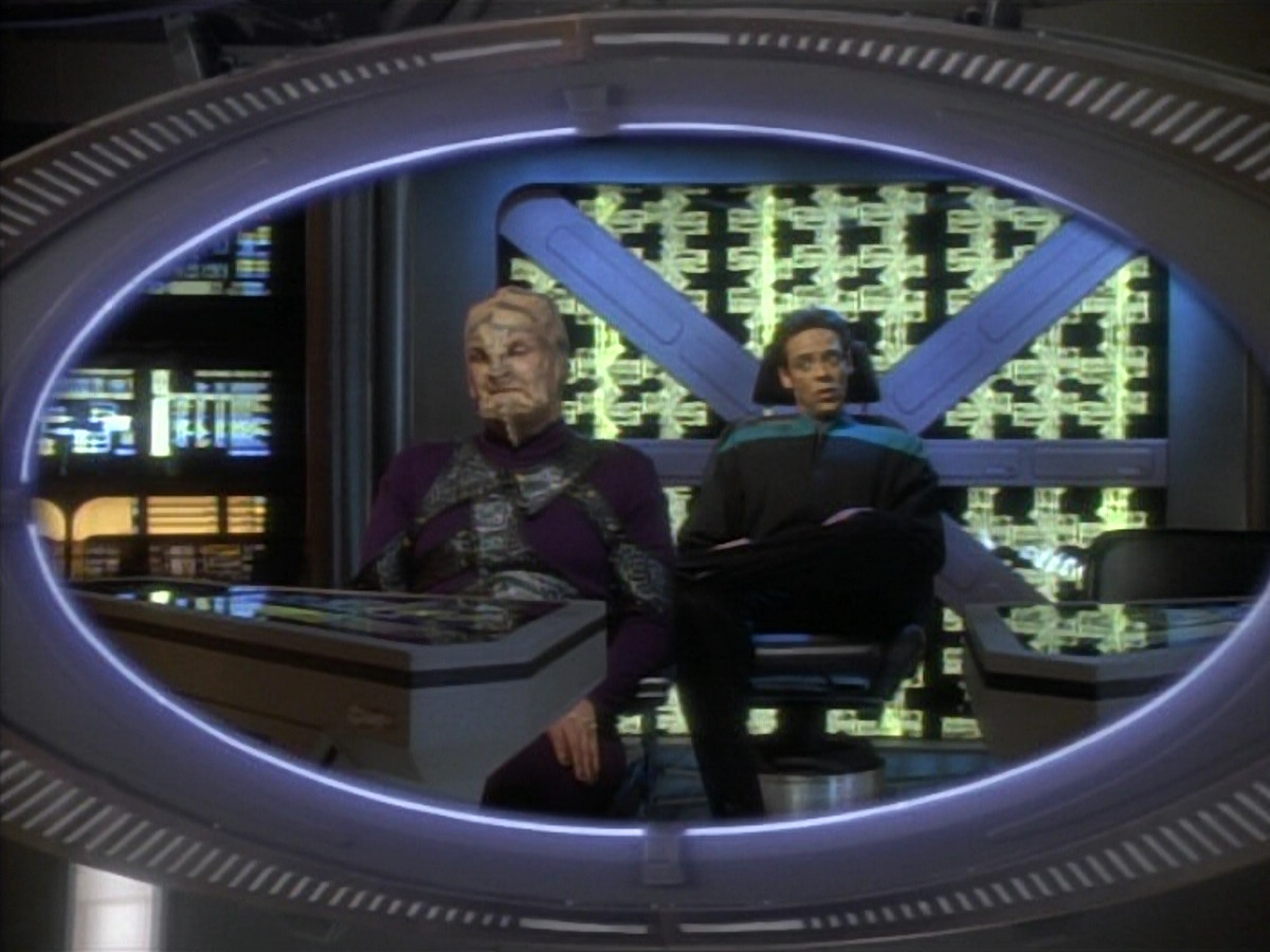 extant_StarTrekDS9_1x09-ThePassenger_03372.jpg