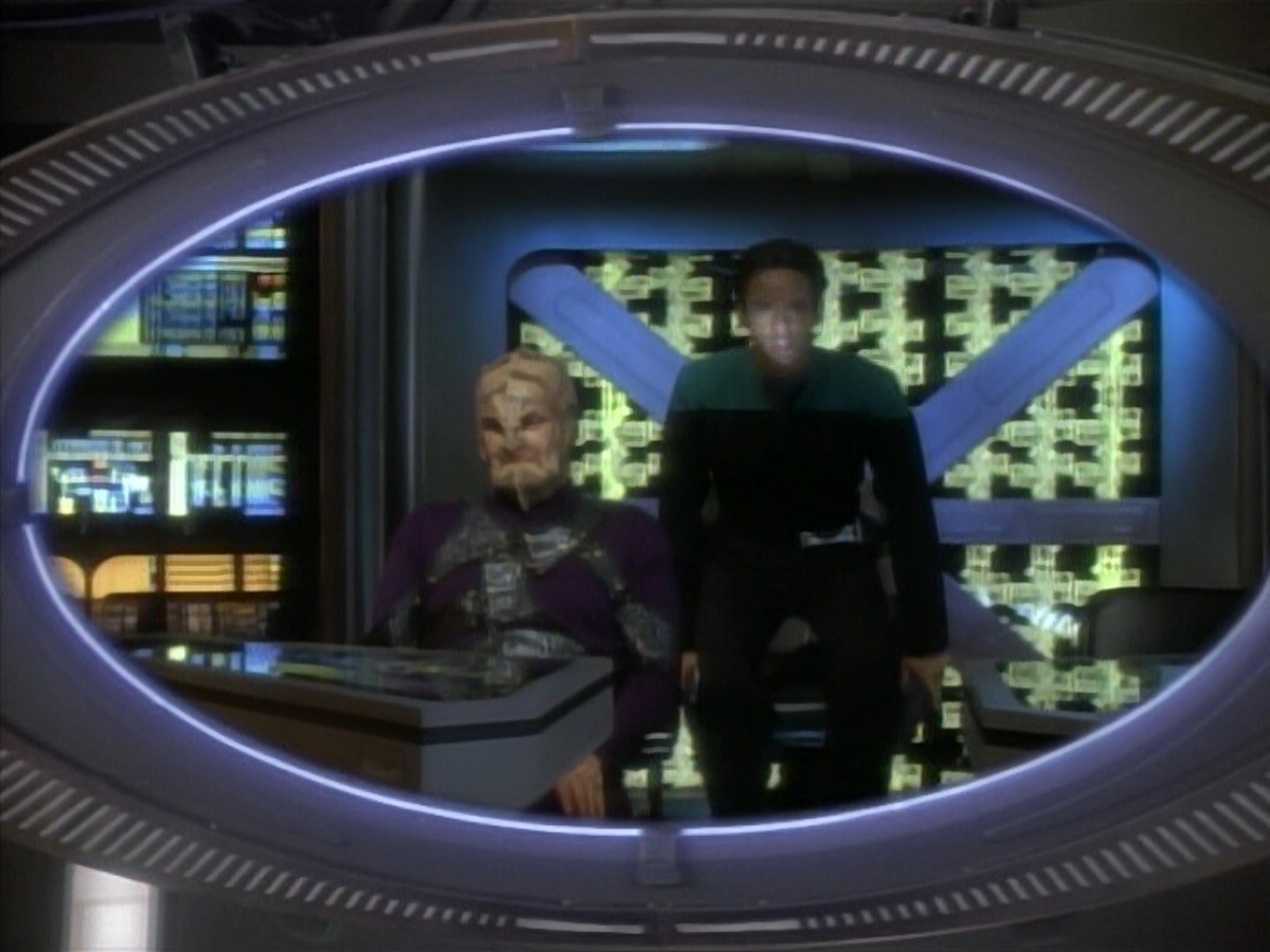 extant_StarTrekDS9_1x09-ThePassenger_03384.jpg