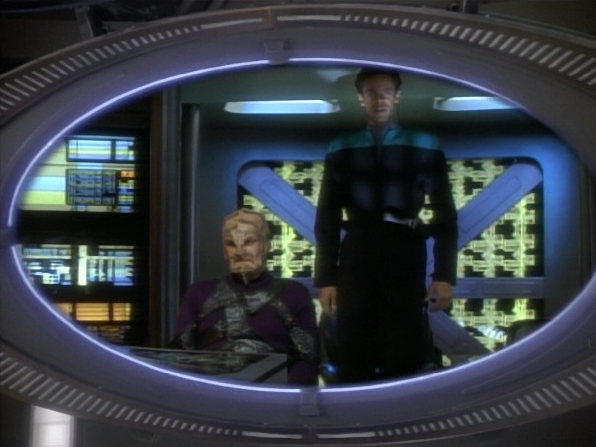 extant_StarTrekDS9_1x09-ThePassenger_03386.jpg