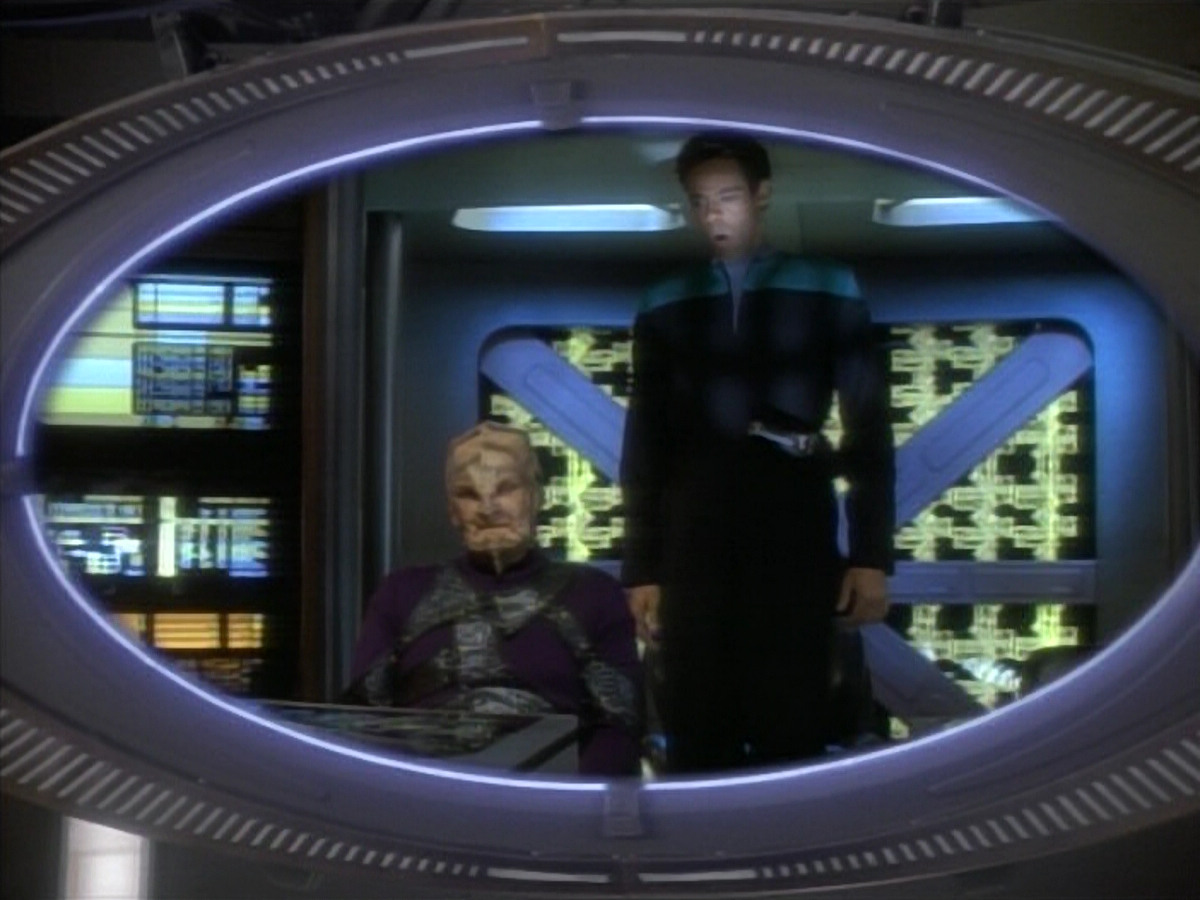 extant_StarTrekDS9_1x09-ThePassenger_03388.jpg