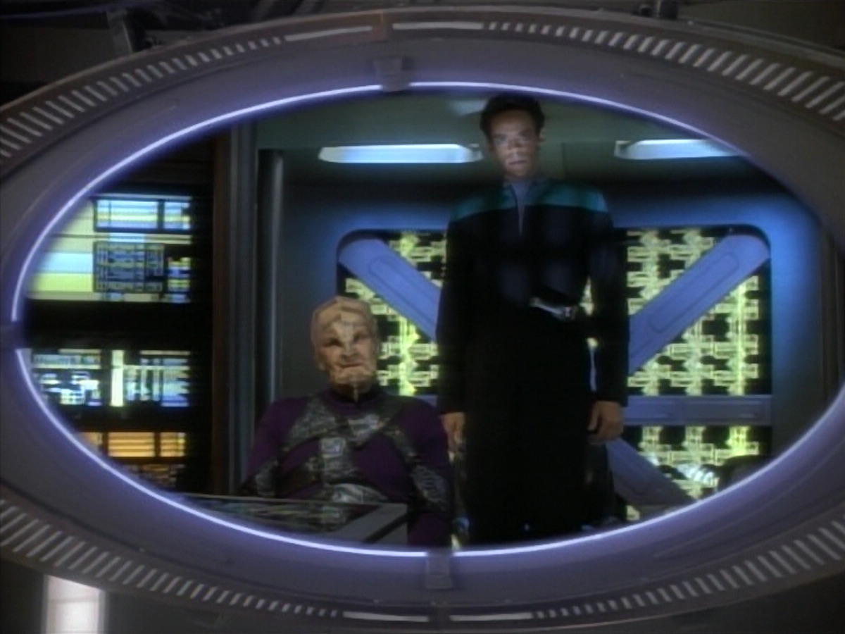 extant_StarTrekDS9_1x09-ThePassenger_03390.jpg