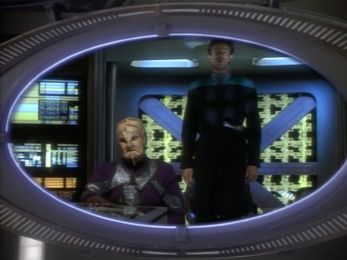 extant_StarTrekDS9_1x09-ThePassenger_03398.jpg