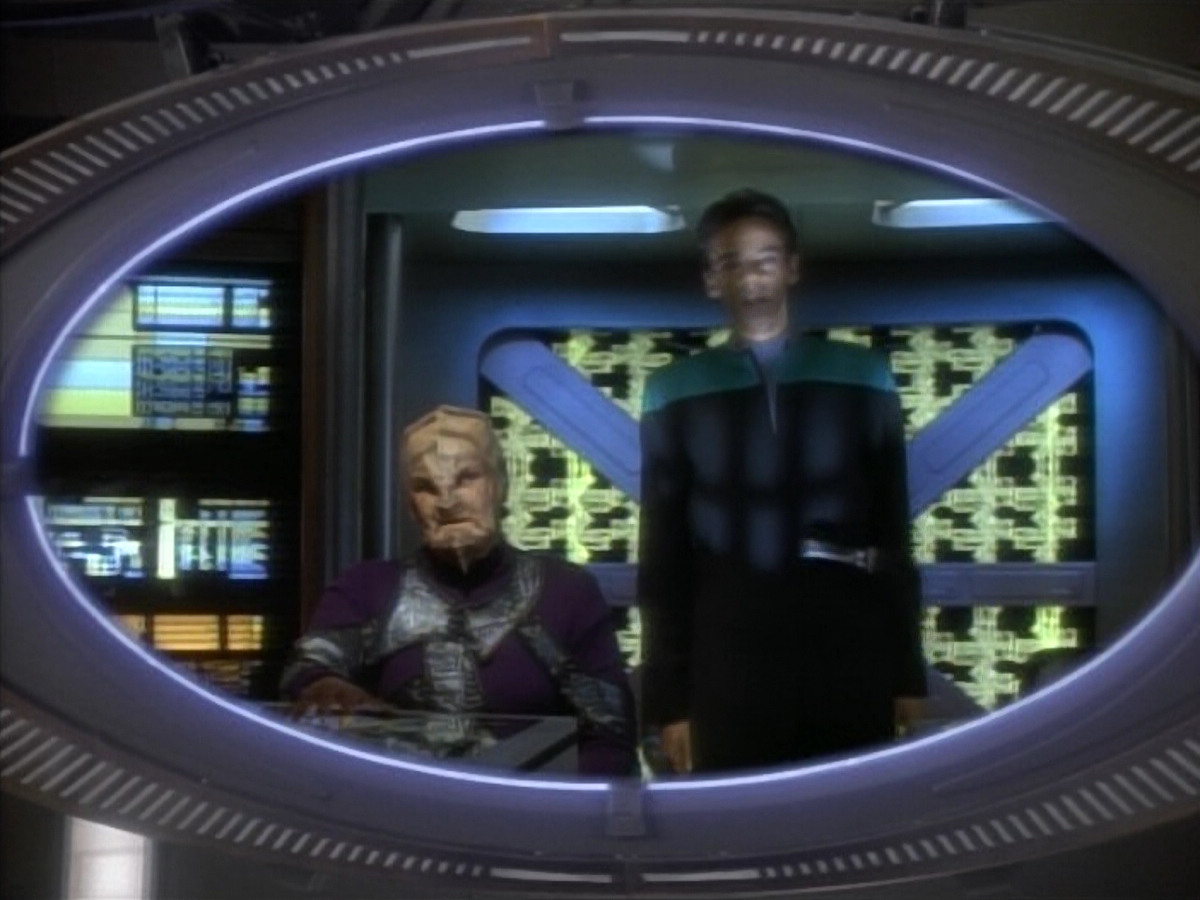 extant_StarTrekDS9_1x09-ThePassenger_03400.jpg