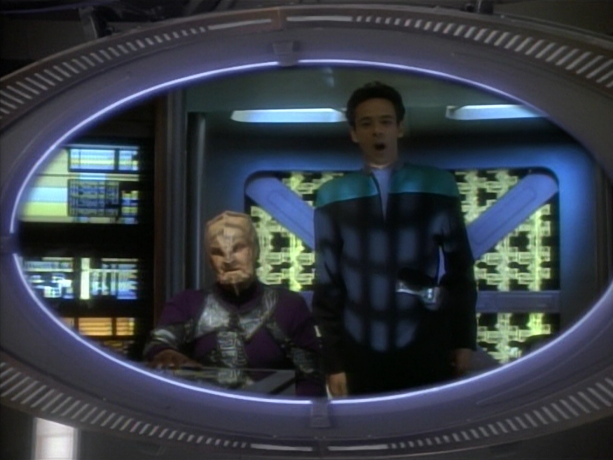 extant_StarTrekDS9_1x09-ThePassenger_03401.jpg