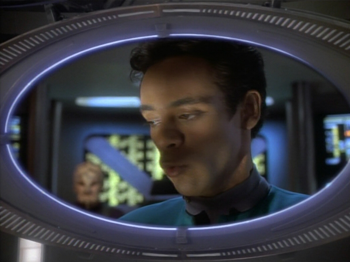 extant_StarTrekDS9_1x09-ThePassenger_03416.jpg
