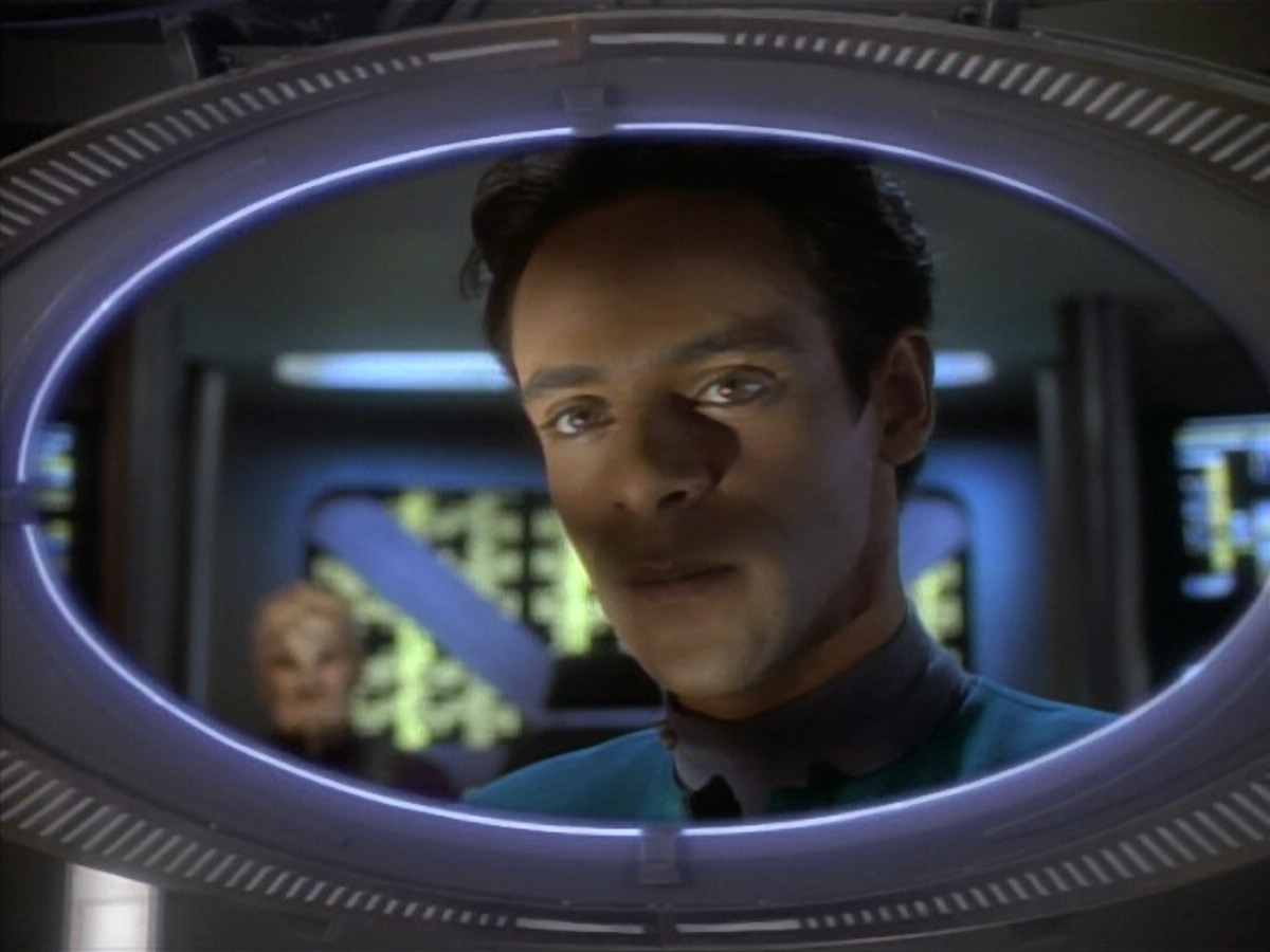 extant_StarTrekDS9_1x09-ThePassenger_03421.jpg