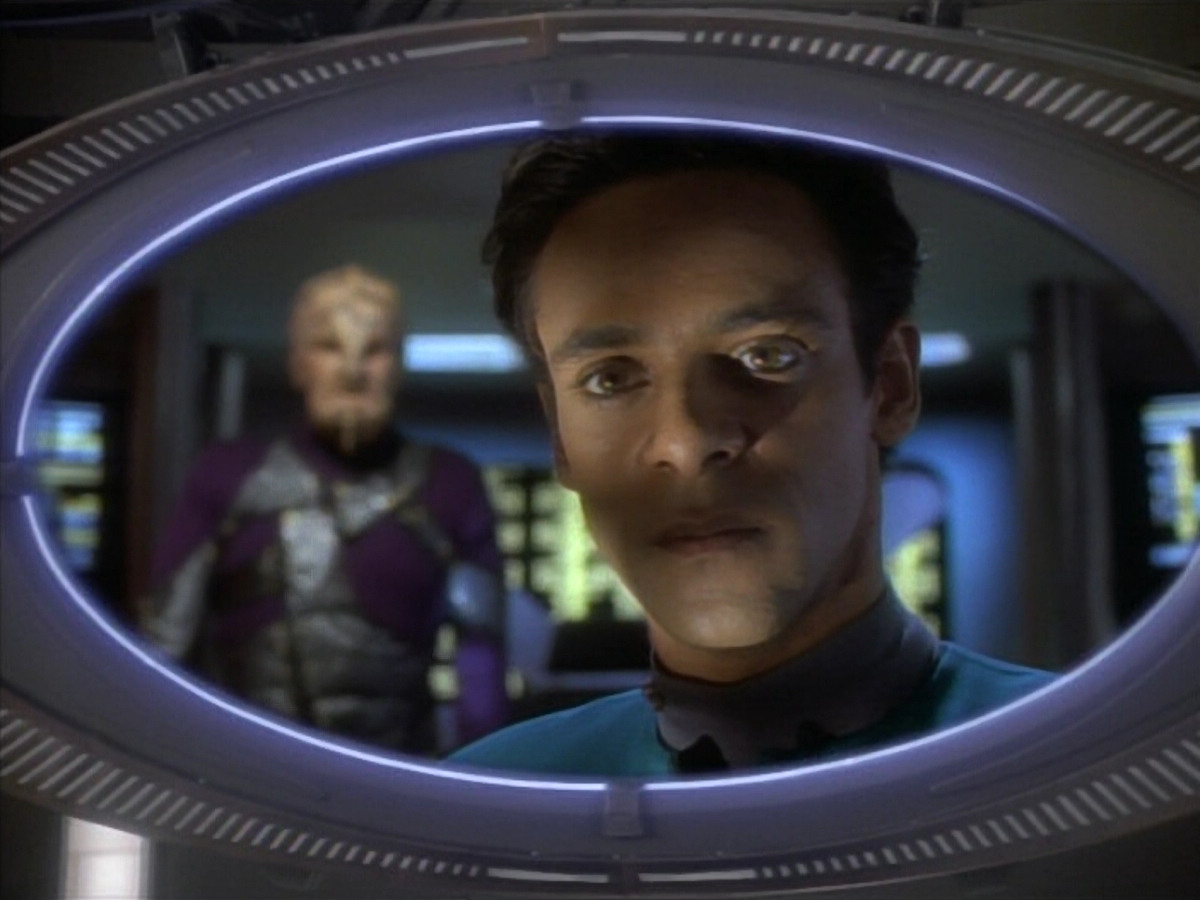 extant_StarTrekDS9_1x09-ThePassenger_03423.jpg