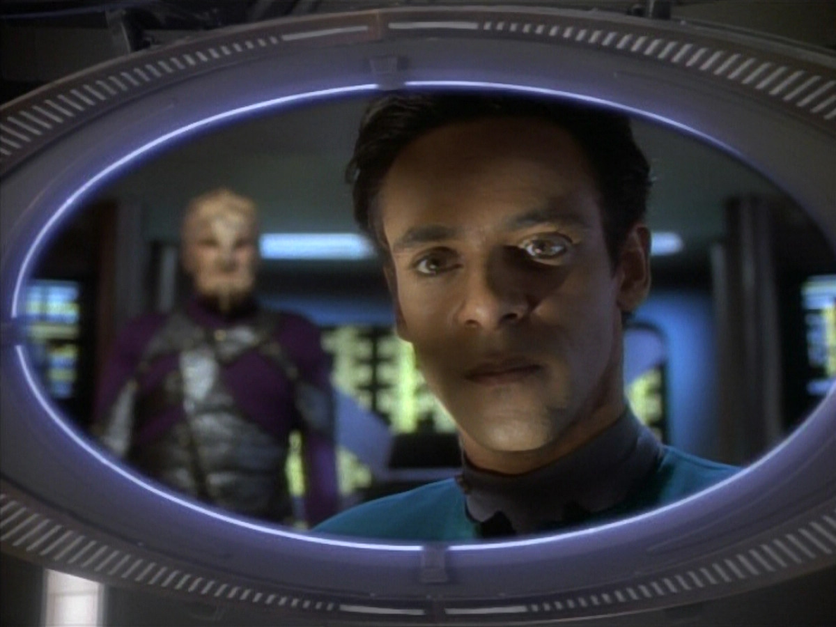 extant_StarTrekDS9_1x09-ThePassenger_03424.jpg