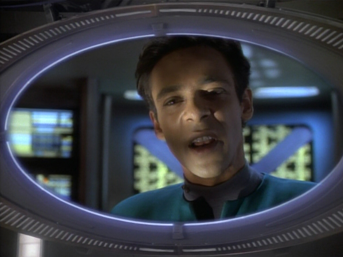 extant_StarTrekDS9_1x09-ThePassenger_03438.jpg