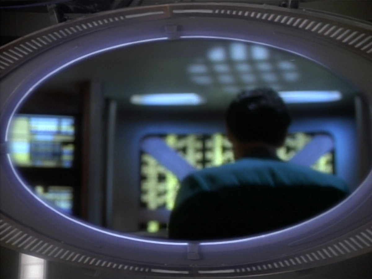 extant_StarTrekDS9_1x09-ThePassenger_03441.jpg