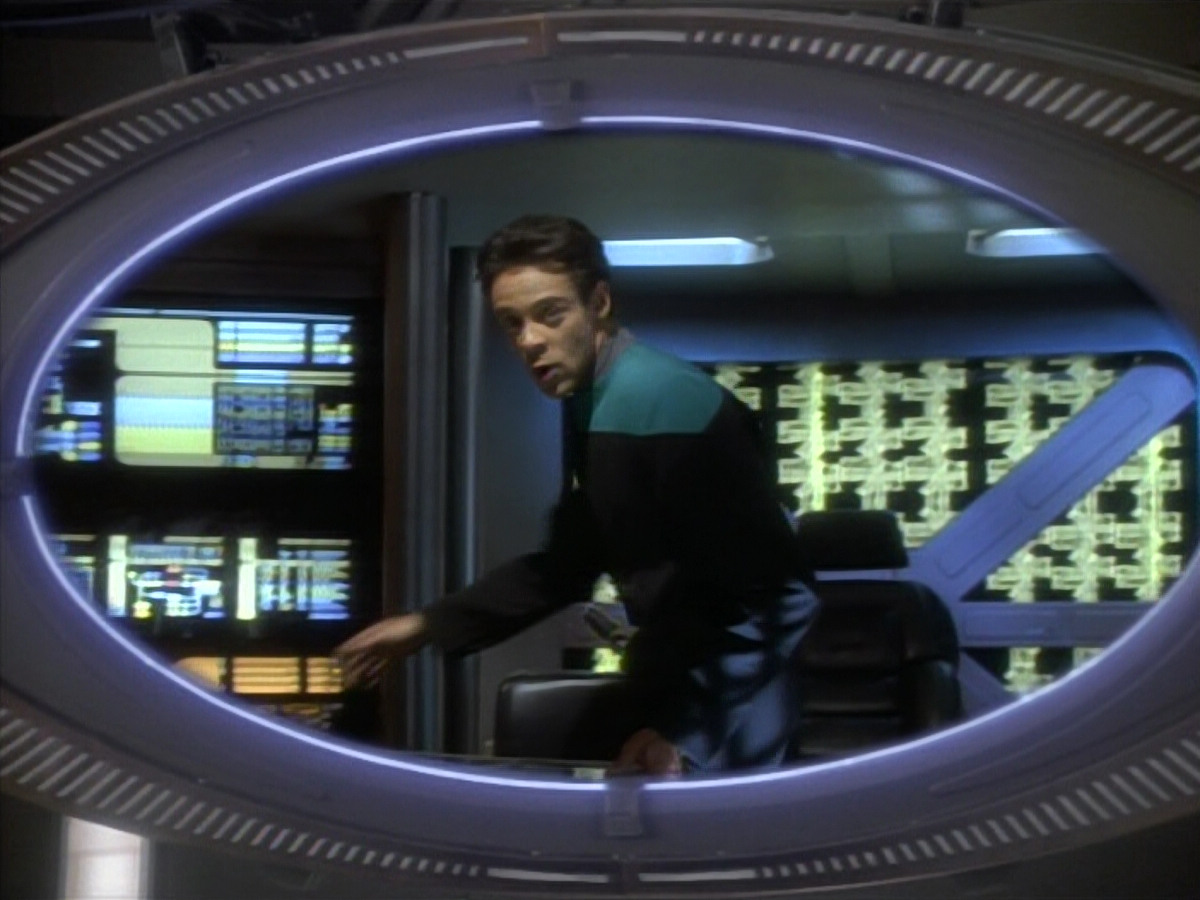 extant_StarTrekDS9_1x09-ThePassenger_03446.jpg