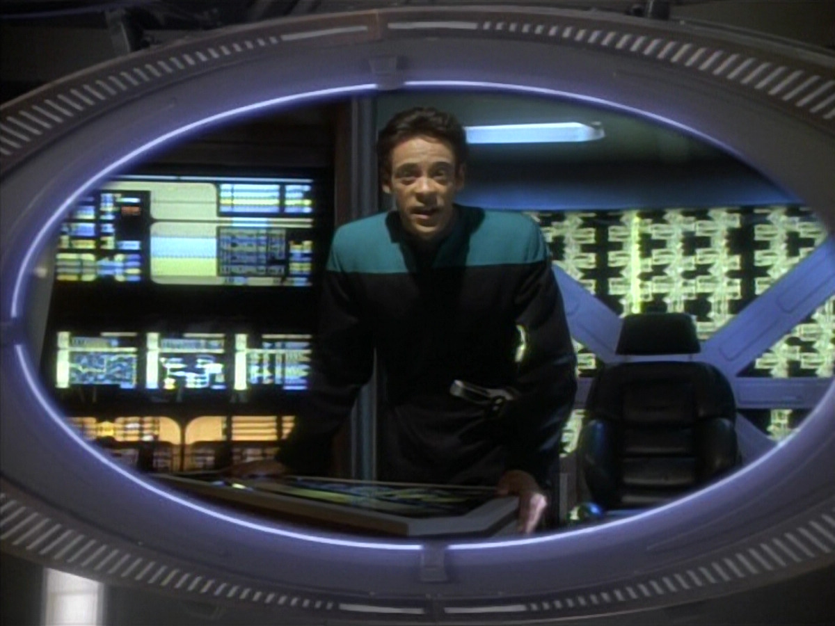 extant_StarTrekDS9_1x09-ThePassenger_03447.jpg