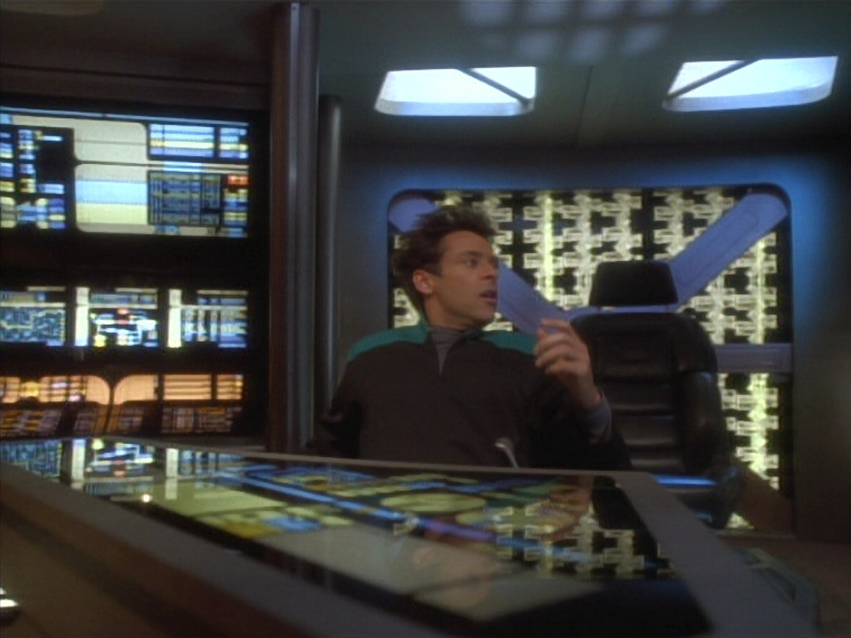 extant_StarTrekDS9_1x09-ThePassenger_03484.jpg
