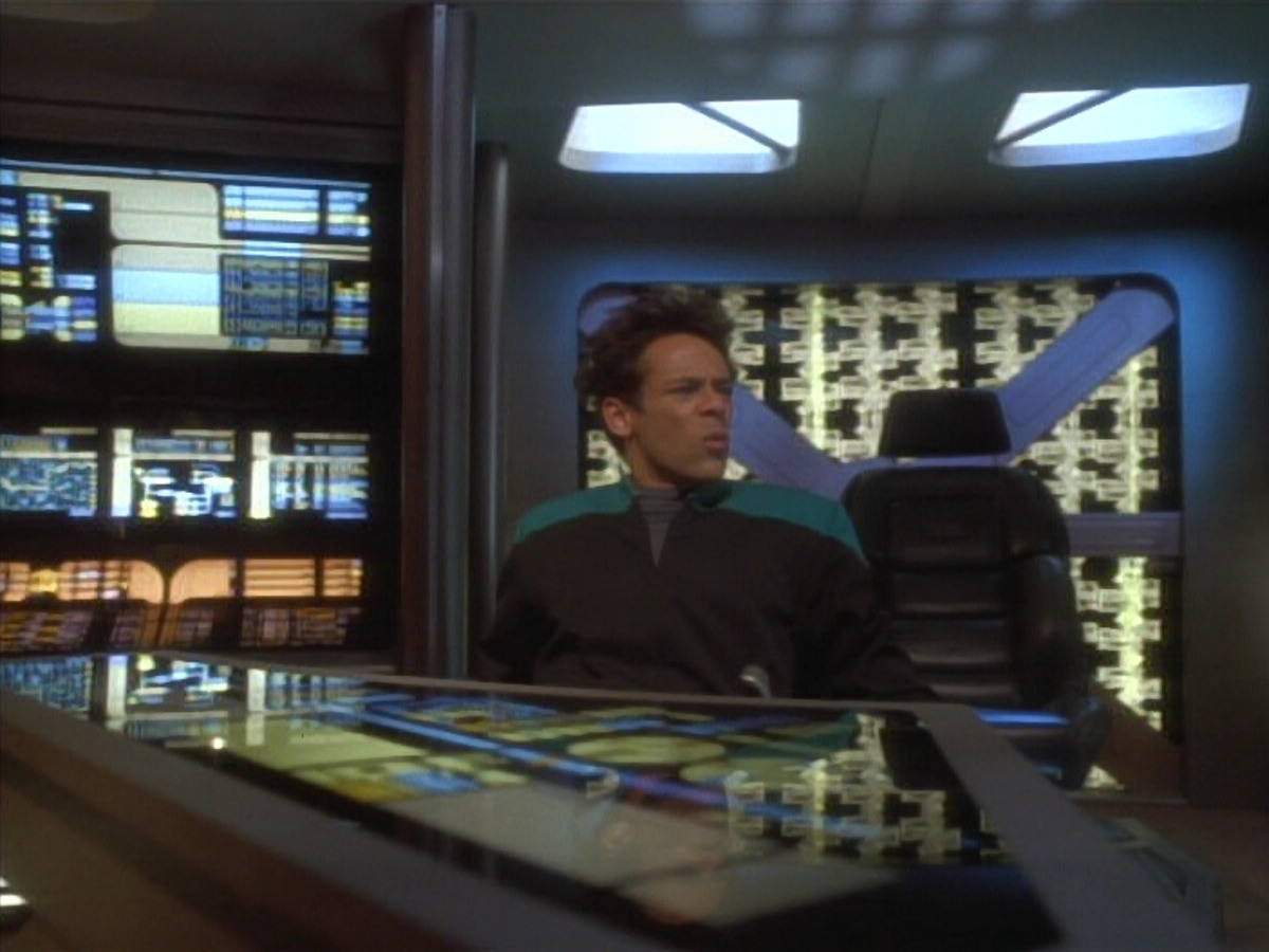 extant_StarTrekDS9_1x09-ThePassenger_03489.jpg