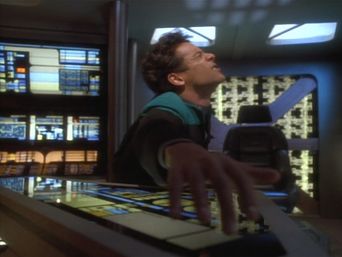 extant_StarTrekDS9_1x09-ThePassenger_03511.jpg