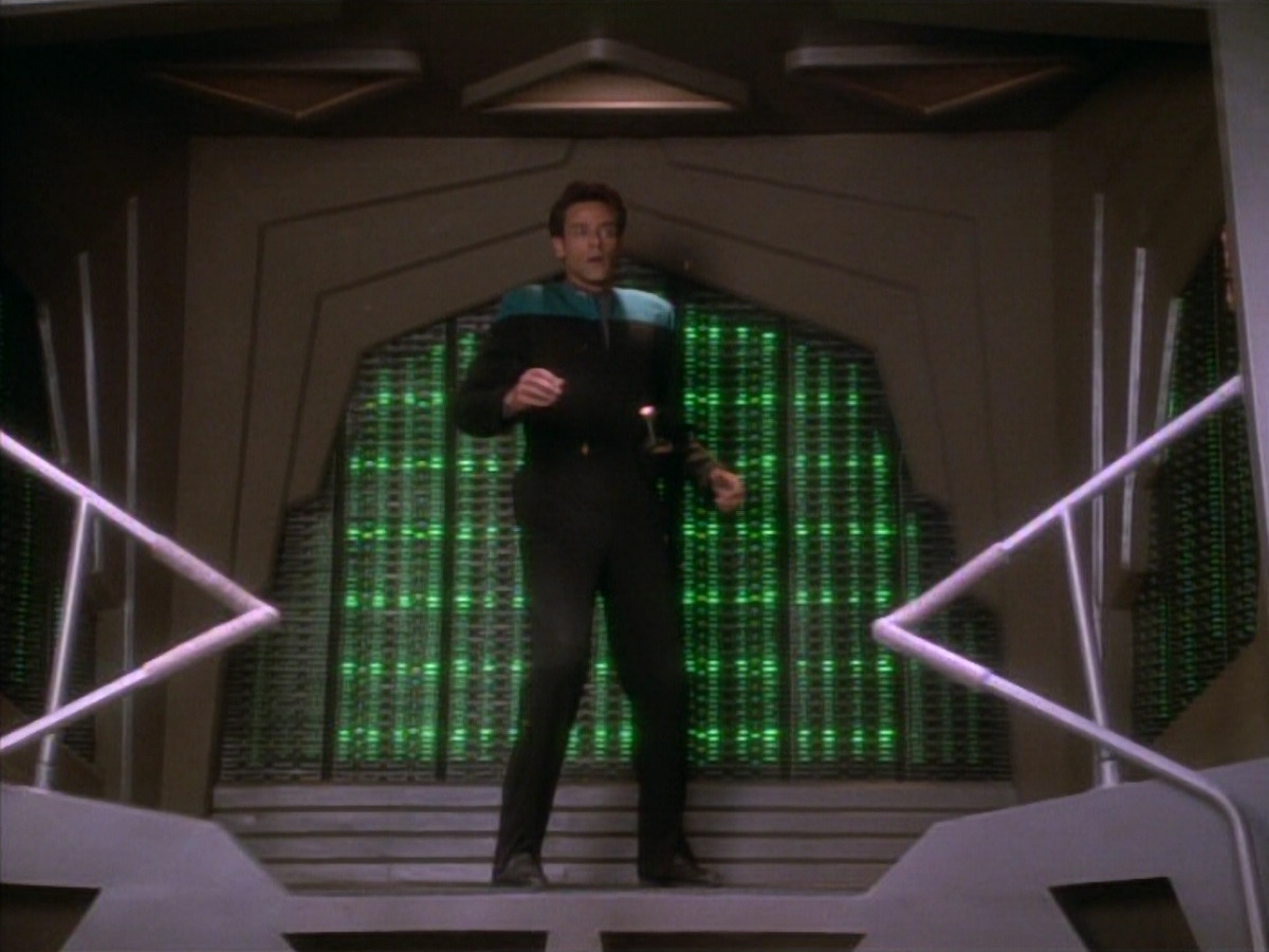 extant_StarTrekDS9_1x09-ThePassenger_03529.jpg
