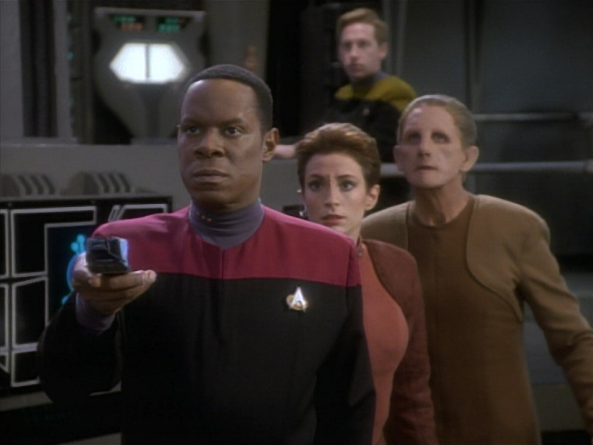 extant_StarTrekDS9_1x09-ThePassenger_03533.jpg