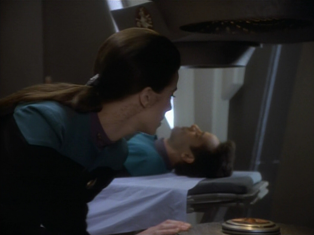 extant_StarTrekDS9_1x09-ThePassenger_03573.jpg