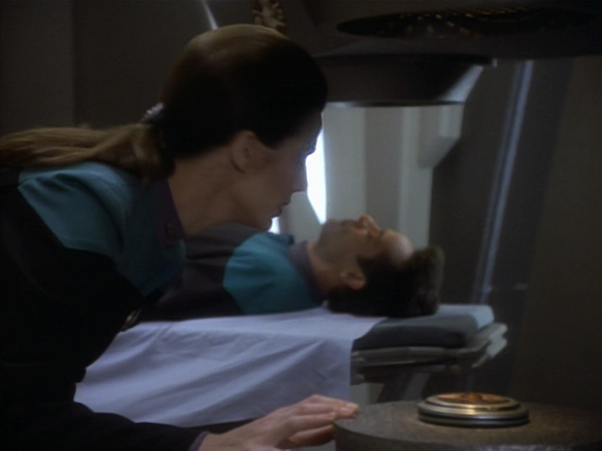 extant_StarTrekDS9_1x09-ThePassenger_03574.jpg