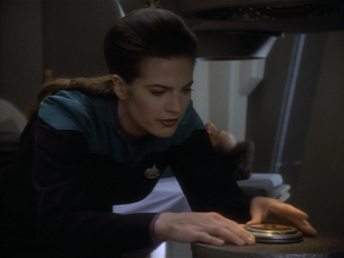 extant_StarTrekDS9_1x09-ThePassenger_03576.jpg