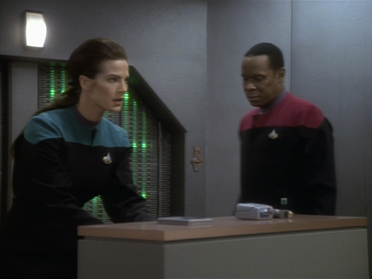 extant_StarTrekDS9_1x09-ThePassenger_03585.jpg